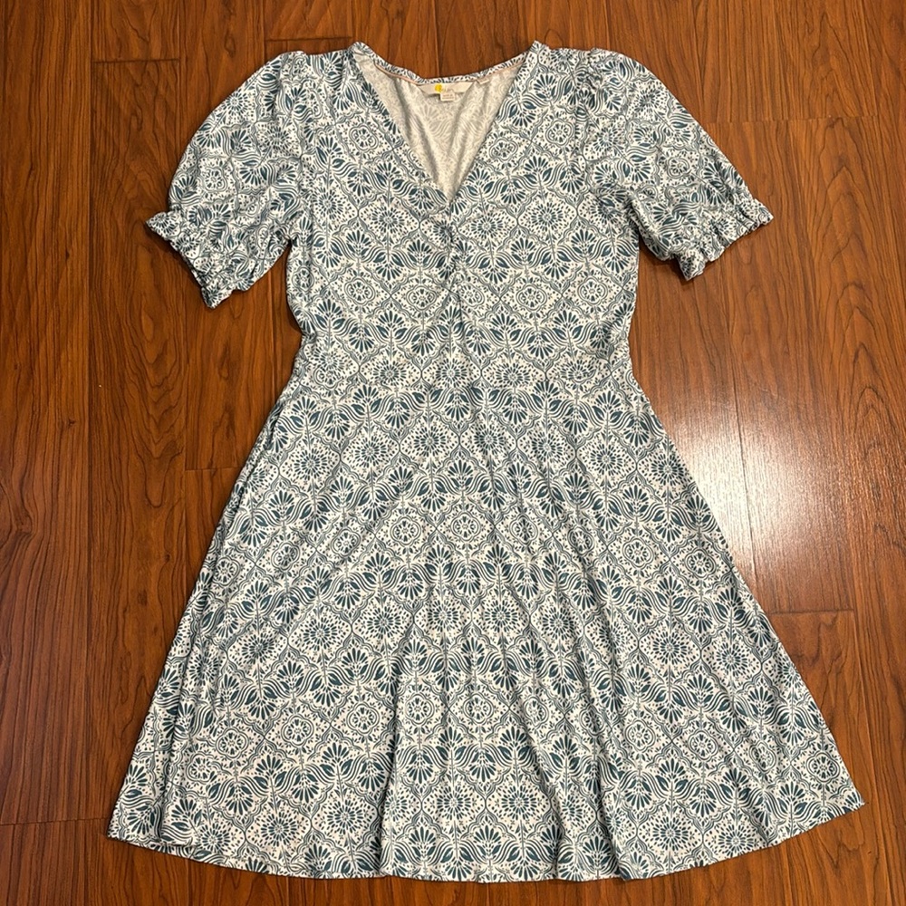 Boden Blue Patterned Stretchy V-Neck Dress Size 6R